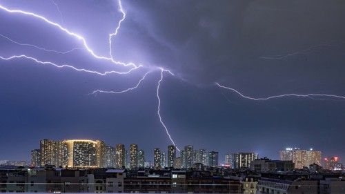 Dự báo thời tiết ngày 16/6: Hà Nội ngày nắng, chiều tối có mưa dông