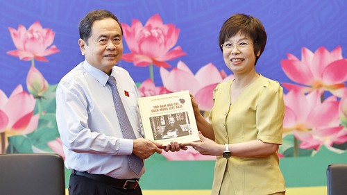 Chủ tịch Quốc hội gặp mặt lãnh đạo các cơ quan báo chí