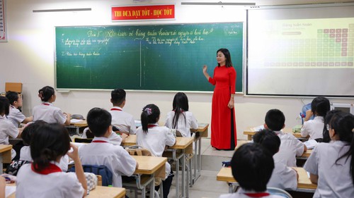 Lương của nhà giáo được xếp cao nhất trong hệ thống thang bậc lương hành chính sự nghiệp