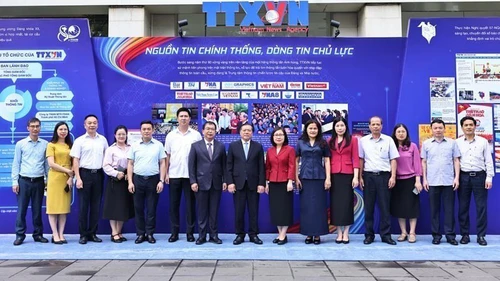 Lãnh đạo Ban Tuyên giáo và Dân vận Trung ương chúc mừng TTXVN và các Cơ quan báo chí