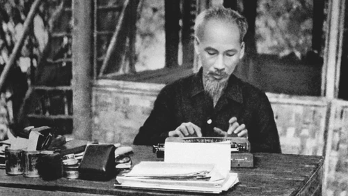 Chủ tịch Hồ Chí Minh - Nhà báo lớn, người thầy vĩ đại của báo chí cách mạng Việt Nam