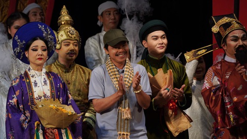 Hoàng Duẩn - "Chạm" vào chiều sâu nhân văn của lịch sử