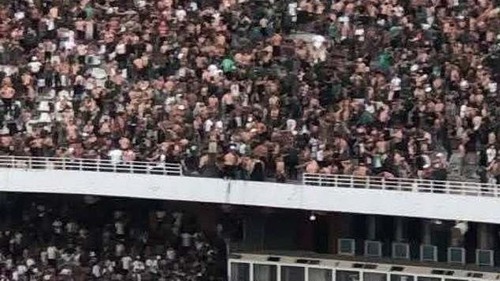 3 người tử vong và hơn 70 người bị thương trong một lễ ăn mừng vô địch của CLB bóng đá