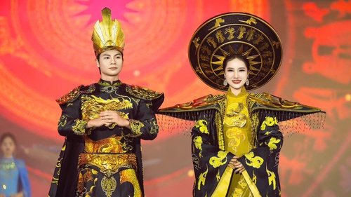 NTK Thoa Trần gây ấn tượng với BST áo dài đậm chất văn hoá dân tộc