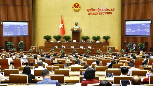 Thông qua Luật Cán bộ, công chức (sửa đổi)