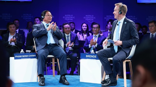 Thủ tướng Phạm Minh Chính đối thoại chính sách tại Hội nghị WEF Thiên Tân