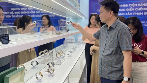 Trưng bày hơn 300 sản phẩm vi phạm về gian lận thương mại, hàng giả