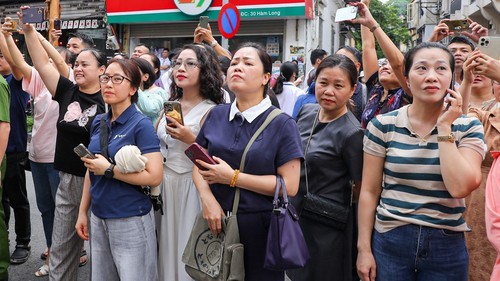 Kỳ thi tốt nghiệp THPT năm 2025: Những "sĩ tử" đặc biệt ngoài cổng trường thi