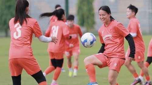 HLV Mai Đức Chung loại cầu thủ Việt kiều khỏi đội tuyển nữ Việt Nam