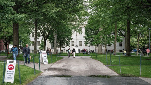 Đại học Harvard công bố phương án đầu tiên hỗ trợ sinh viên quốc tế