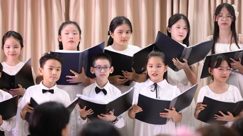 Gió Xanh - Dàn hợp xướng cộng đồng kết nối gia đình nhiều thế hệ