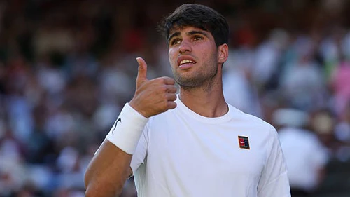 Alcaraz đánh 5 set mới thắng được đối thủ 38 tuổi ở Wimbledon 2025, lập kỷ lục không mong muốn