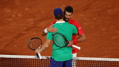Sinner nói gì sau khi hạ Djokovic ở bán kết Pháp mở rộng?