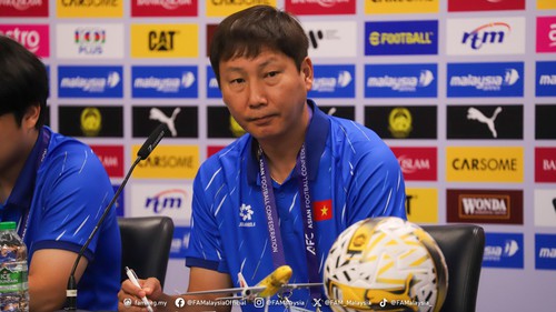 HLV Kim Sang Sik: ‘Đội tuyển Việt Nam làm tất cả để thắng Malaysia’