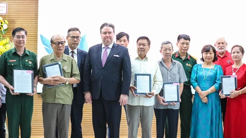 Trưng bày tài liệu “30 năm quan hệ ngoại giao Việt Nam - Hoa Kỳ”