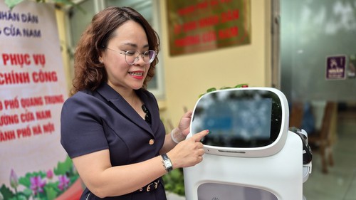 Đưa robot vào phục vụ hành chính công - cách làm sáng tạo từ cơ sở