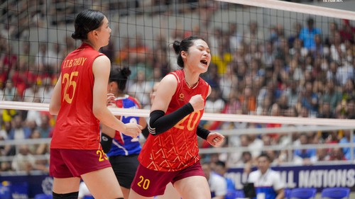 Tin nóng thể thao sáng 14/7: ĐT bóng chuyền nữ Việt Nam dẫn đầu giải quốc tế; FIFA vi phạm luật bóng đá