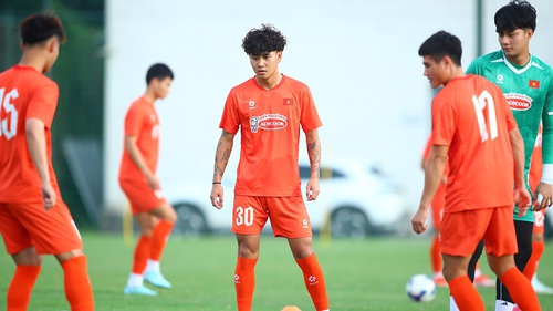 Cơ hội cho cầu thủ Việt kiều, nhìn từ Viktor Lê