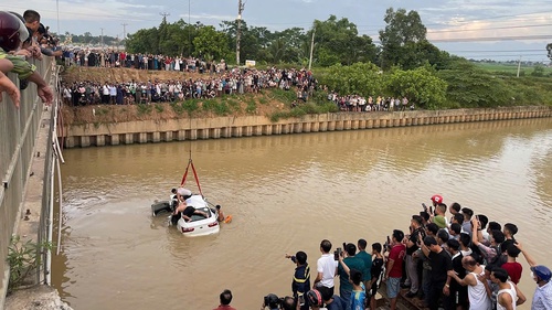 Vụ ô tô tông nhiều xe máy rơi xuống sông tại Nghệ An: Tìm thấy nạn nhân cuối cùng