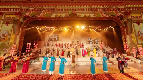 "Việt Nam bách nghệ": Show diễn thấm đẫm hồn Việt