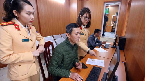 Cục CSGT thông tin về việc cập nhật giấy phép lái xe trên VNeID