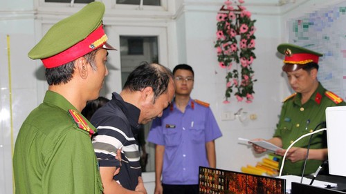 Vụ ô tô tông nhiều xe máy rơi xuống sông tại Nghệ An: Tạm giữ hình sự tài xế gây tai nạn 