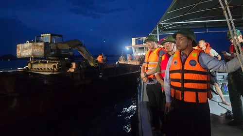 Thủ tướng Chính phủ yêu cầu khẩn trương tìm kiếm cứu nạn, khắc phục hậu quả vụ lật tàu tại Quảng Ninh