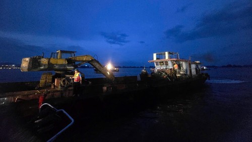 Khẩn trương cứu nạn, cứu hộ các nạn nhân trong vụ đắm tàu du lịch trên vịnh Hạ Long