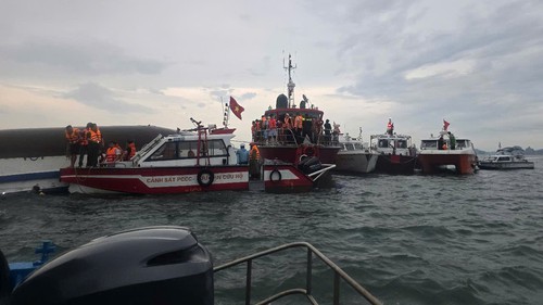 Tỉnh Quảng Ninh và Bộ Xây dựng đã cảnh báo dông lốc trên Vịnh Hạ Long, biển Đông Bắc