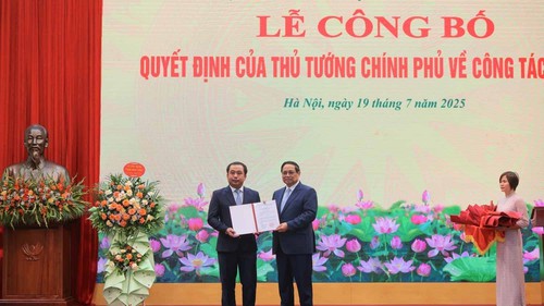 Thủ tướng Phạm Minh Chính trao Quyết định giao quyền Bộ trưởng Bộ Nông nghiệp và Môi trường