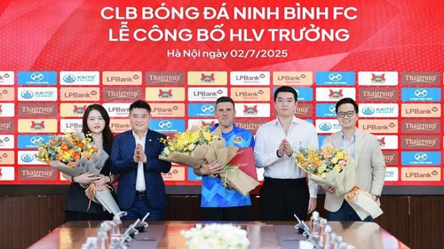 V-League 'nóng' dù mùa giải 2025/26 còn gần 2 tháng nữa mới bắt đầu