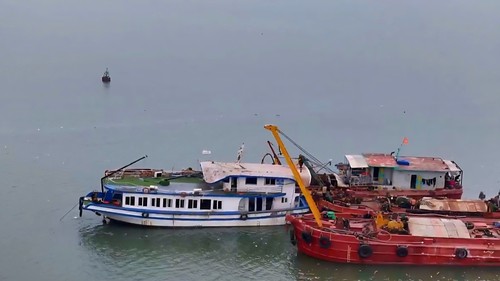 Vụ lật tàu trên vịnh Hạ Long: Tìm thấy 45 nạn nhân, vẫn còn 4 người mất tích