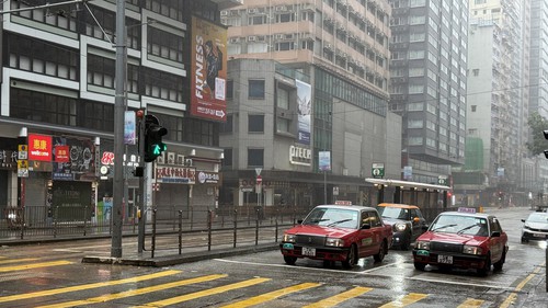 Hong Kong (Trung Quốc) nâng mức cảnh báo bão Wipha lên mức cao nhất