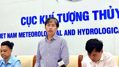 Giám đốc Trung tâm Dự báo Khí tượng Thủy văn Quốc gia Mai Văn Khiêm: Trưa mai, bão số 3 giật cấp 13 đổ bộ đất liền