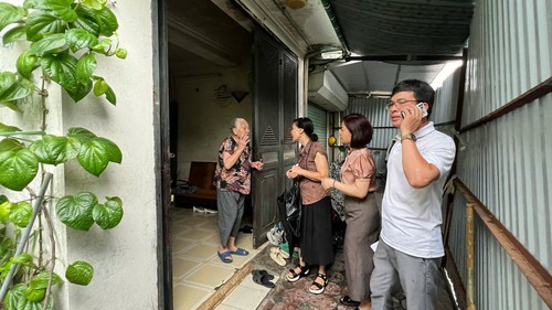 Bão số 3: Hà Nội di dời người dân ở chung cư cũ đến nơi an toàn