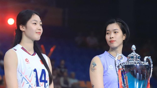 Tin nóng thể thao tối 22/7: Sao bóng chuyền Việt Nam 17 tuổi cao gần 1m9 tỏa sáng trước khi dự giải thế giới