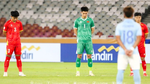 Trận U23 Việt Nam - U23 Campuchia dành một phút mặc niệm các nạn nhân vụ lật tàu ở Quảng Ninh  