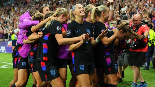 Ngược dòng ngoạn mục như MU năm 1999, ĐT nữ Anh vào chung kết EURO 2025