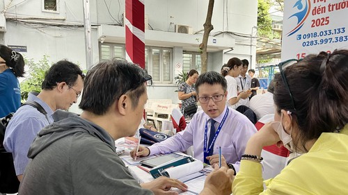 Bộ Giáo dục và Đào tạo công bố đối sánh phổ điểm một số tổ hợp điểm thi tốt nghiệp năm 2025 và điểm học bạ