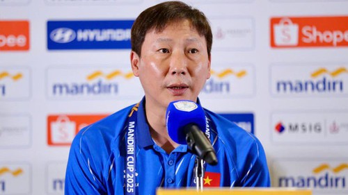 HLV Kim Sang Sik: “Điểm mạnh của U23 Philippines là phòng ngự – phản công”