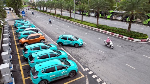 Hà Nội sẽ có các chính sách hỗ trợ chuyển đổi phương tiện giao thông xanh
