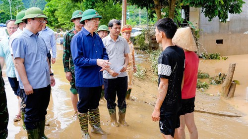 Phó Thủ tướng Mai Văn Chính: Không để người dân nào bị đói, khát, cô lập trong lũ lụt