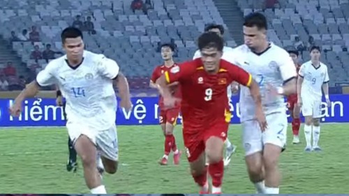 Trọng tài Đông Nam Á mắc sai lầm ở trận bán kết của U23 Việt Nam