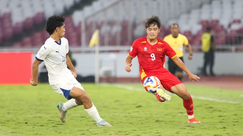 HLV Kim Sang Sik ‘thưởng nóng’ cho U23 Việt Nam, Quốc Việt chỉ bị đau phần mềm