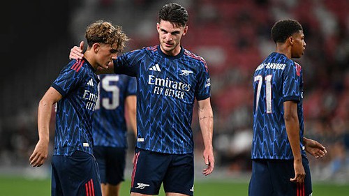 Sao mai 15 tuổi tỏa sáng, Arsenal ngược dòng đánh bại Newcastle