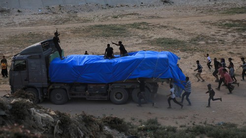 Xung đột Hamas-Israel: Các đoàn xe viện trợ bắt đầu di chuyển vào Gaza