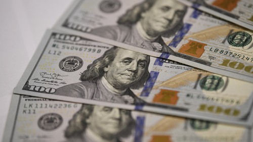 Đồng USD suy yếu, vàng được đà đi lên