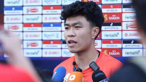 HLV Kim Sang Sik đưa 'sao' trẻ HAGL ra ánh sáng