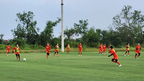 HLV Mai Đức Chung về nước, đội tuyển Việt Nam hoàn thiện đội hình
