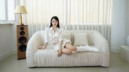 PinkBunny tái xuất với "Flower": V-pop đã có phiên bản âm nhạc như Jisoo